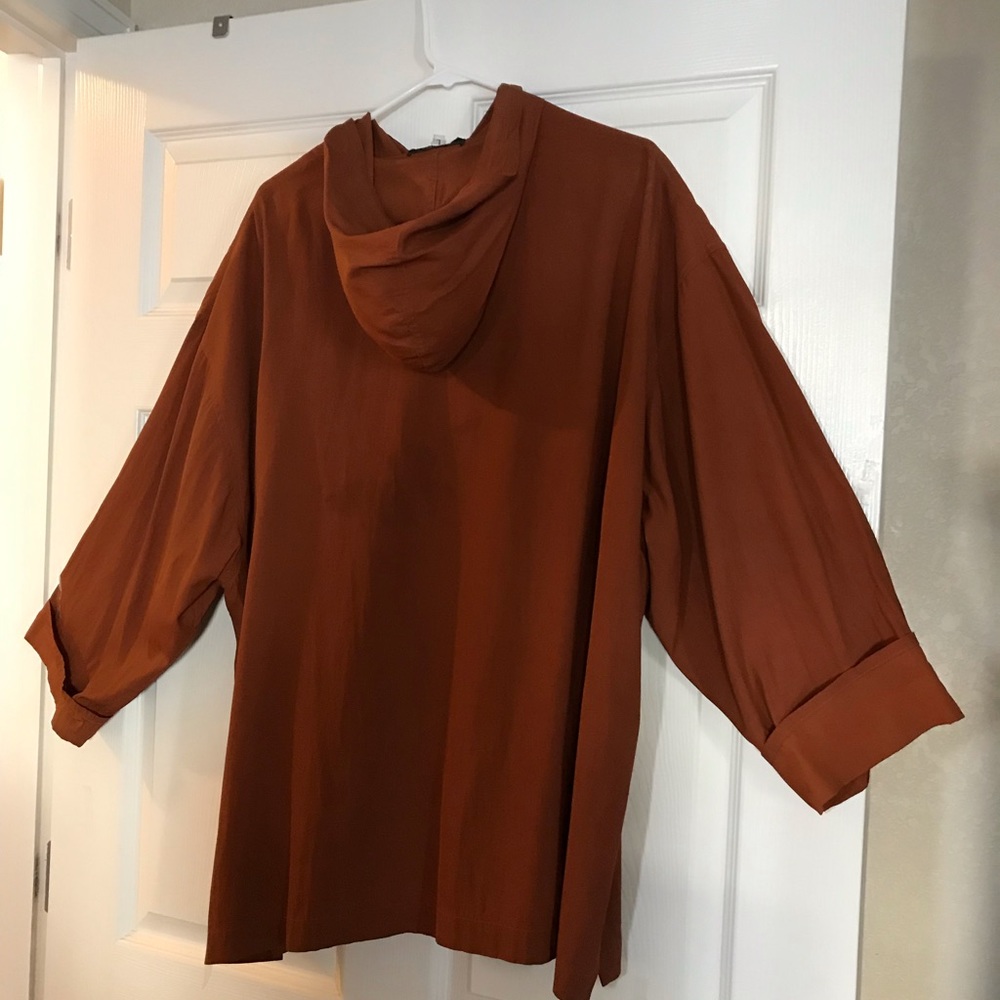 Rust coloured cape. - Picture 2 of 8